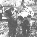 Zeno_kindij_i_luka_maric_1 Mr.ing.Zeno Kindij i Luka Marić prilikom nasadjivanja matica na mriješćenje 1963.godine. Saničani - Prijedor